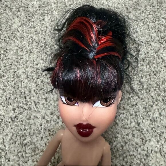 Bratz 2-Bundle Dolls Vegas Tiana & Birthday Sasha - Picture 2 of 14